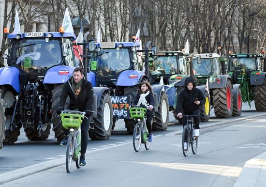 Протесты продолжаются в Париже