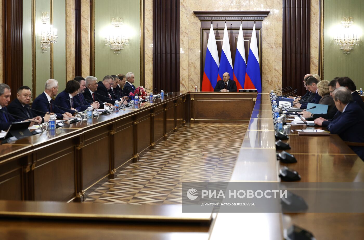 Премьер-министр РФ М. Мишустин провел заседание правительства РФ