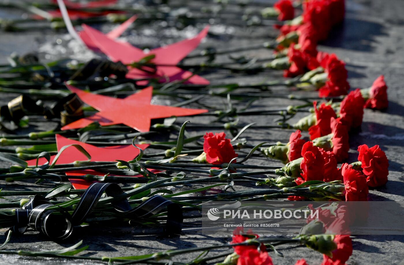 Траурные мероприятия в ЛНР по случаю годовщины расстрела молодогвардейцев