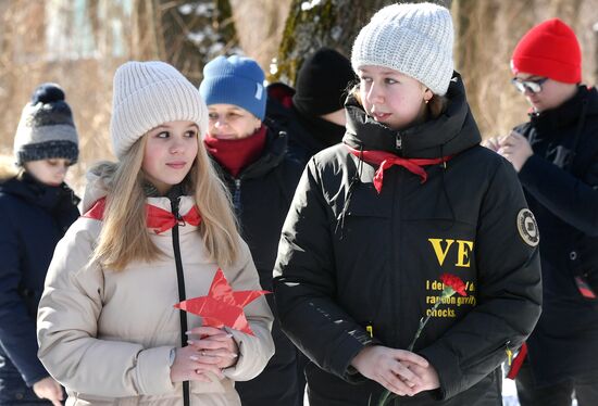 Траурные мероприятия в ЛНР по случаю годовщины расстрела молодогвардейцев