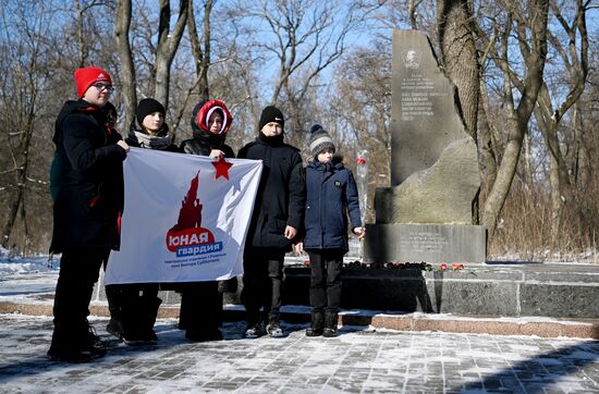 Траурные мероприятия в ЛНР по случаю годовщины расстрела молодогвардейцев