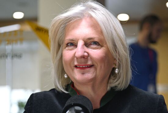 Интервью экс-министра иностранных дел Австрии К. Кнайсль агентству РИА Новости