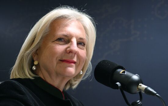 Интервью экс-министра иностранных дел Австрии К. Кнайсль агентству РИА Новости