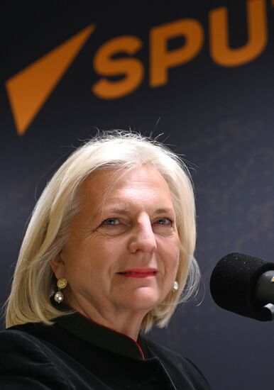 Интервью экс-министра иностранных дел Австрии К. Кнайсль агентству РИА Новости