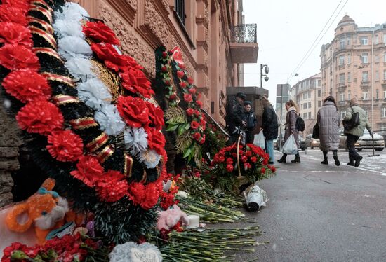 Работа пункта гуманитарной помощи в турецком консульстве в Санкт-Петербурге