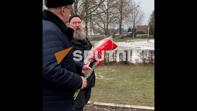 С караваем и песнями встретили потомков Достоевского в местной школе в Достоево