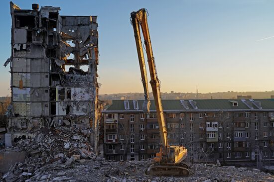 Снос аварийных домов в Мариуполе