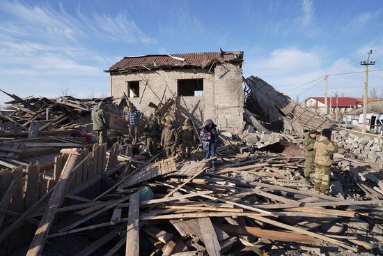 Последствия попадания ракеты HIMARS в жилой дом в Донецке