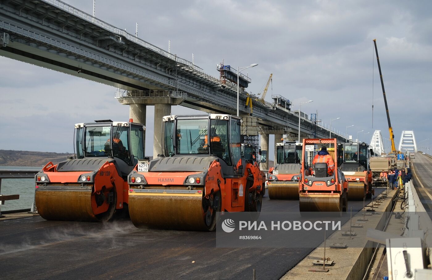 Закончено асфальтирование новых пролетов Крымского моста