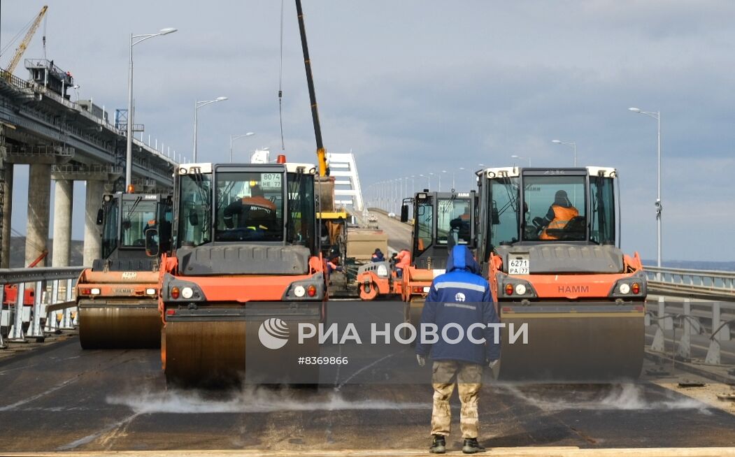 Закончено асфальтирование новых пролетов Крымского моста