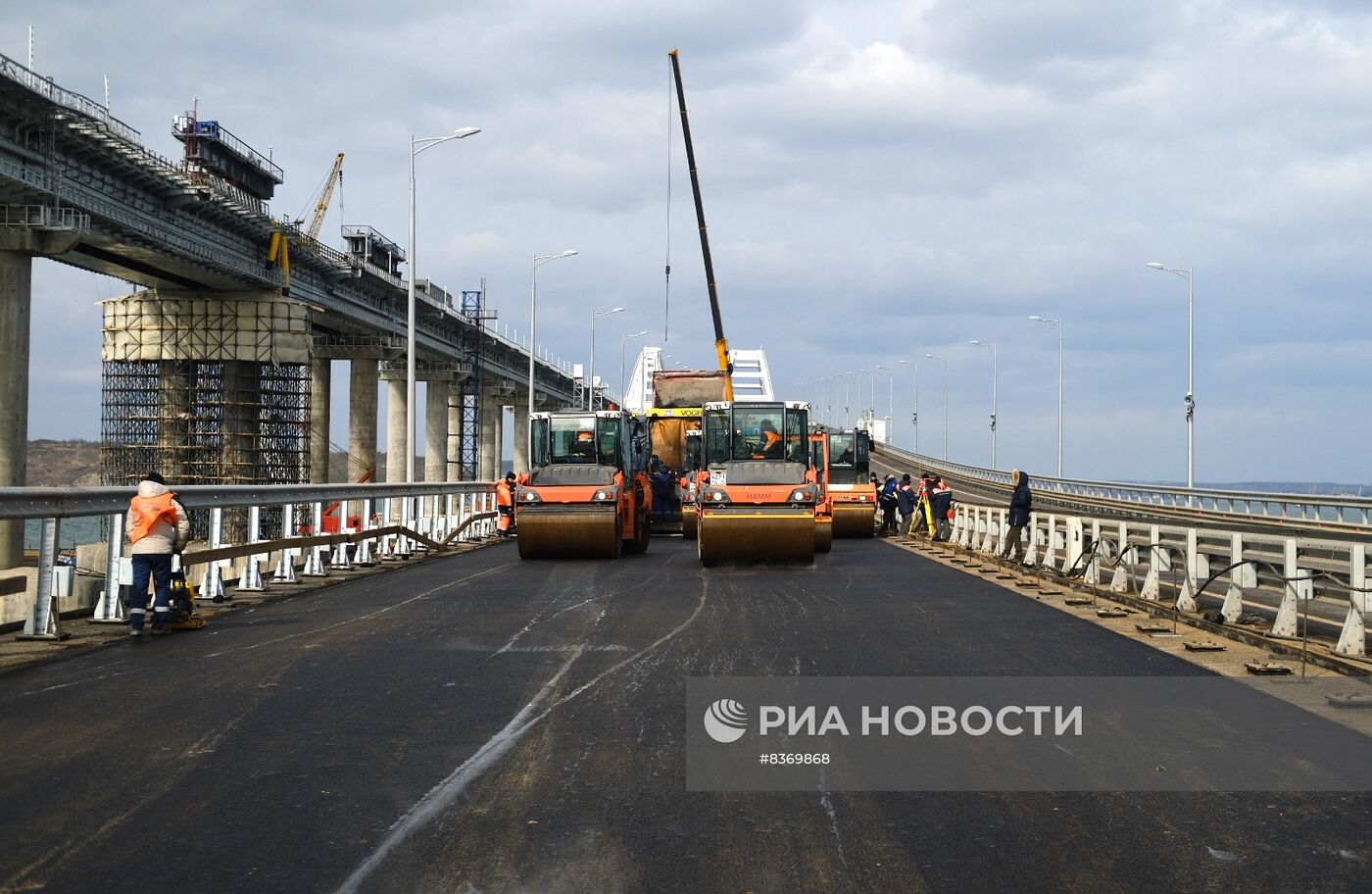 Закончено асфальтирование новых пролетов Крымского моста