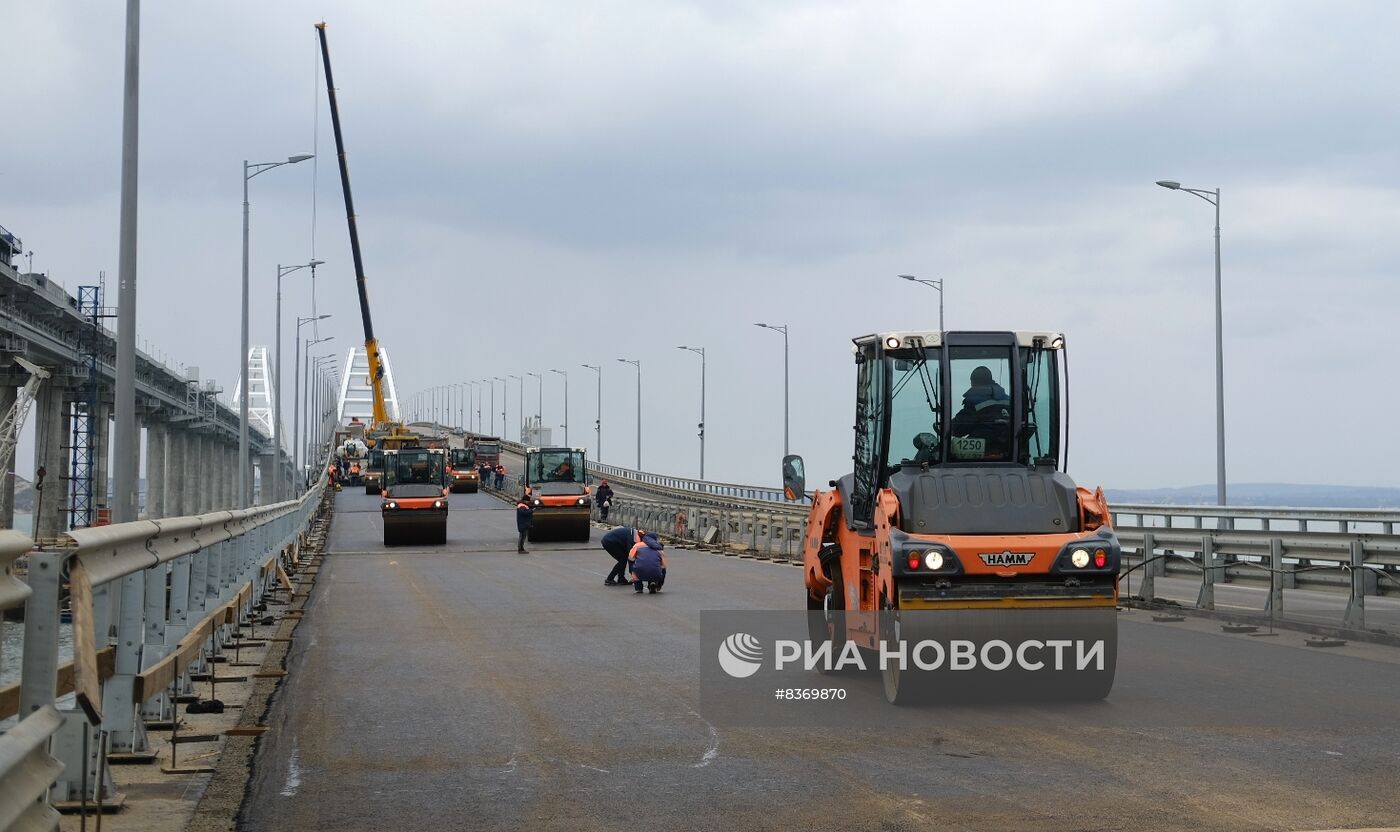 Закончено асфальтирование новых пролетов Крымского моста