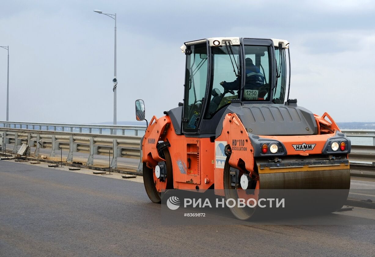 Закончено асфальтирование новых пролетов Крымского моста