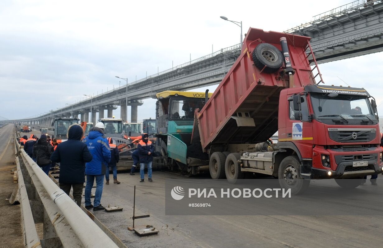 Закончено асфальтирование новых пролетов Крымского моста