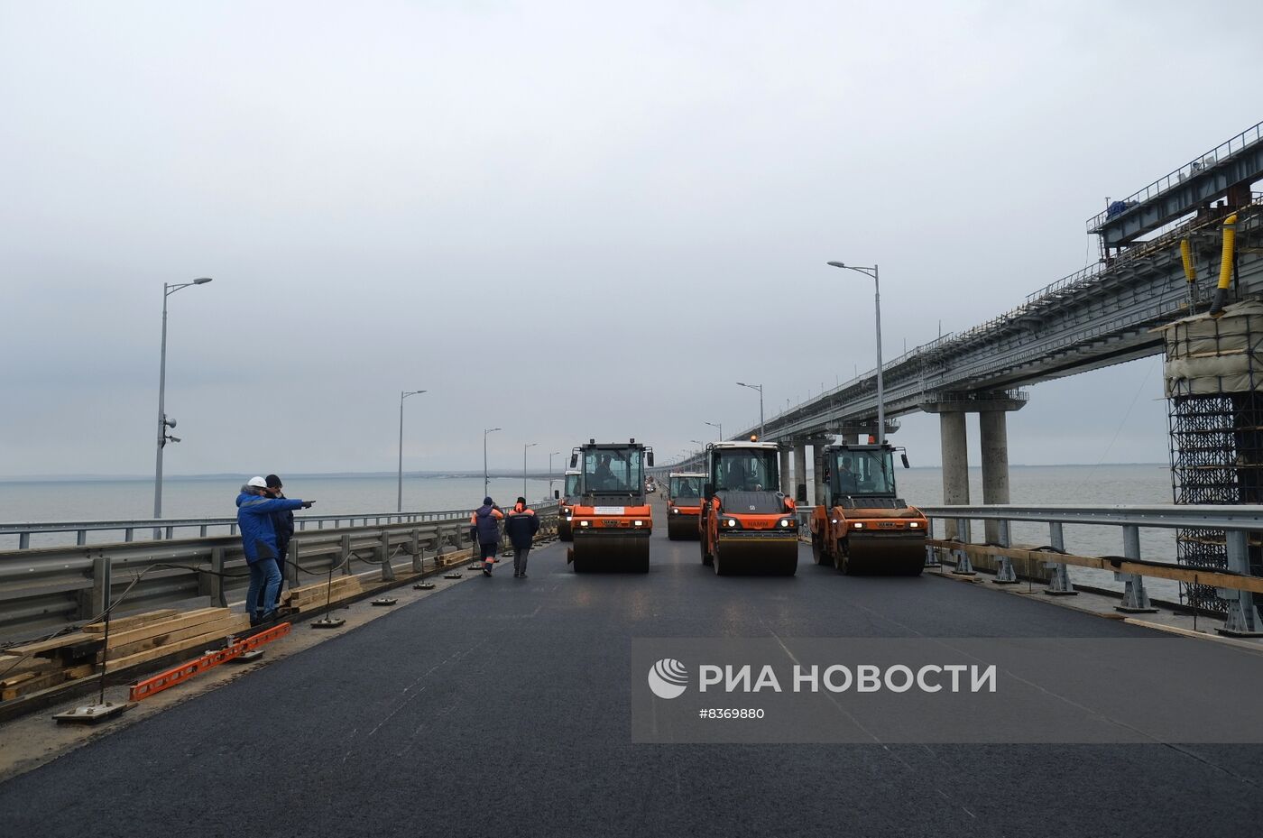 Закончено асфальтирование новых пролетов Крымского моста