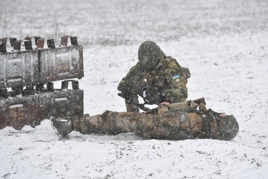 Подготовка мобилизованных военнослужащих РФ на полигоне в Запорожской области