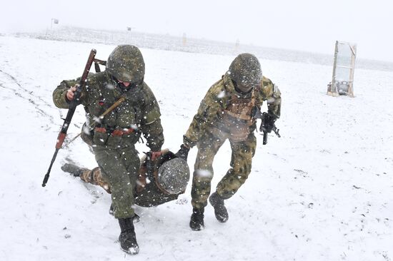 Подготовка мобилизованных военнослужащих РФ на полигоне в Запорожской области