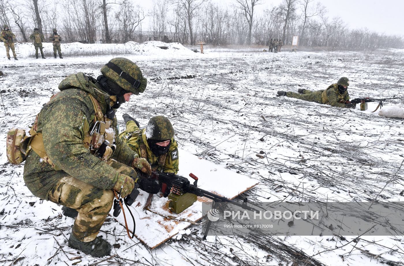 Подготовка мобилизованных военнослужащих РФ на полигоне в Запорожской области