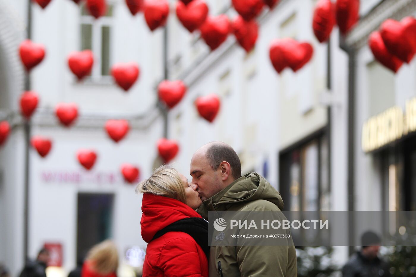 Подготовка к празднованию Дня святого Валентина в Москве