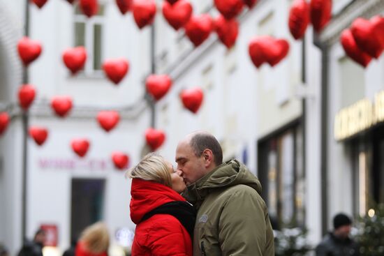 Подготовка к празднованию Дня святого Валентина в Москве
