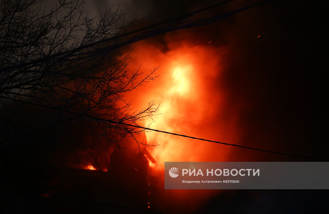 Пожар произошел в автосервисе на северо-востоке Москвы