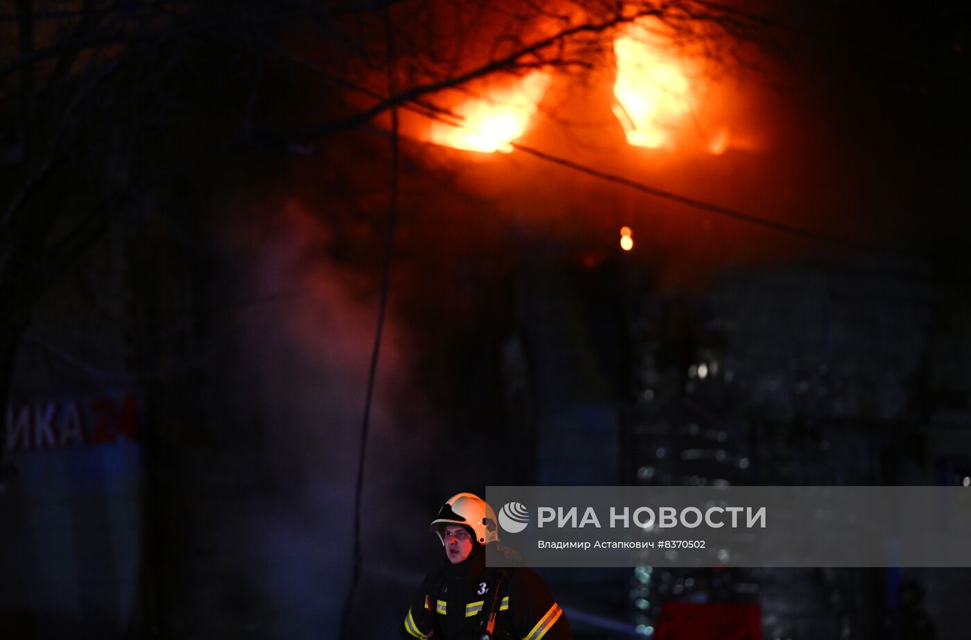 Пожар произошел в автосервисе на северо-востоке Москвы