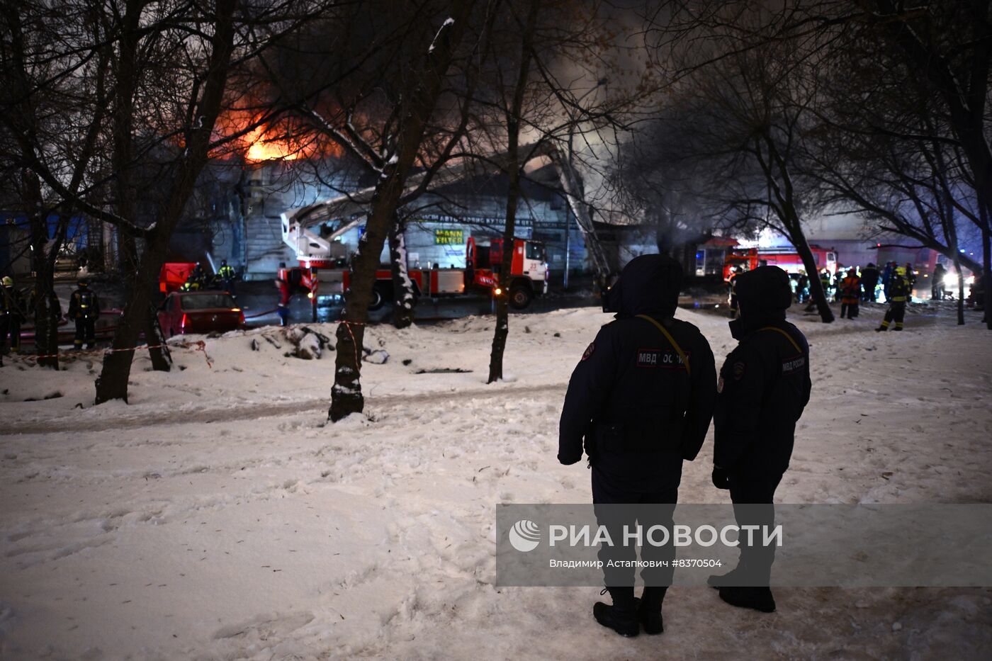 Пожар произошел в автосервисе на северо-востоке Москвы