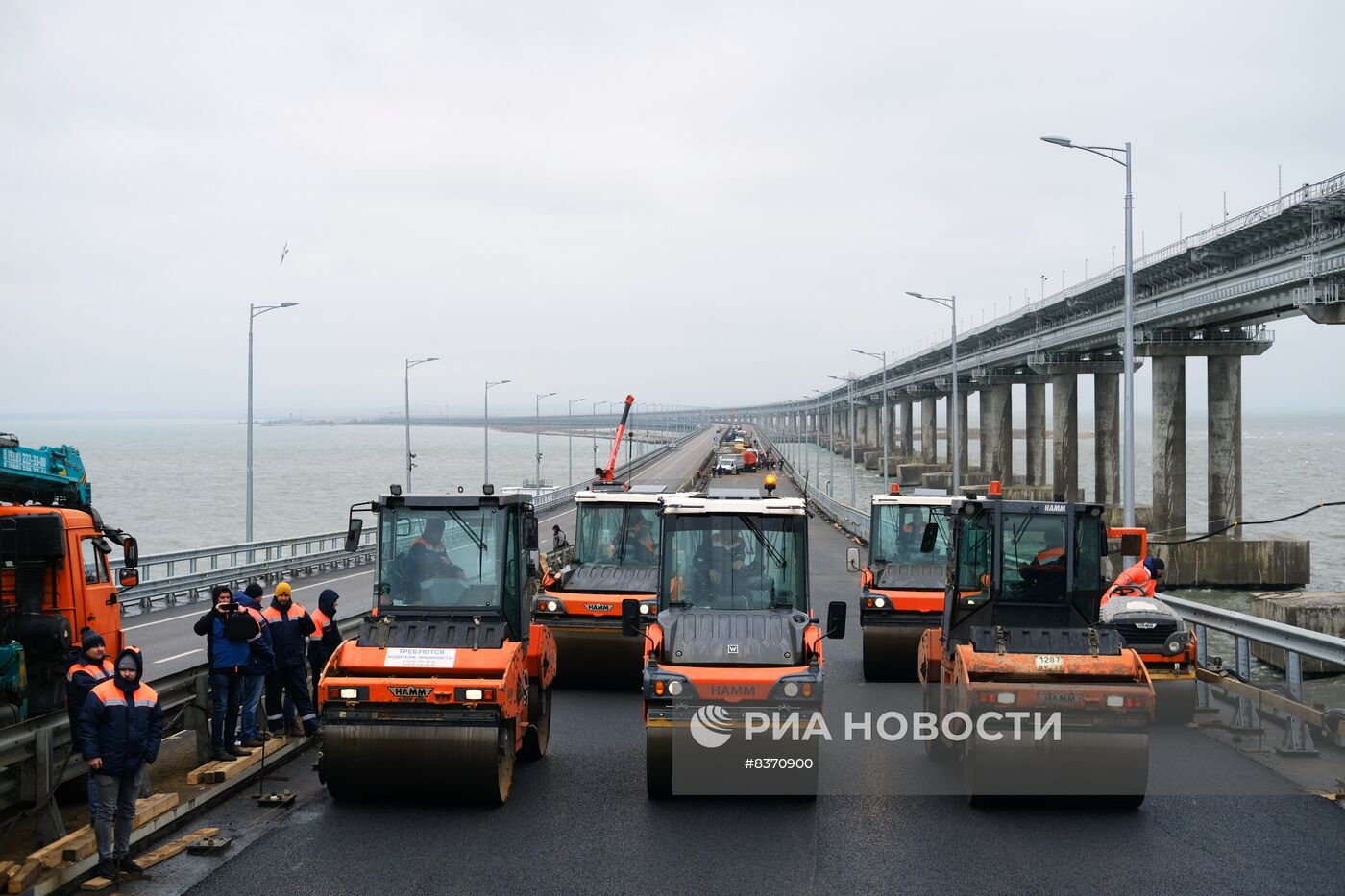 Закончено асфальтирование новых пролетов Крымского моста