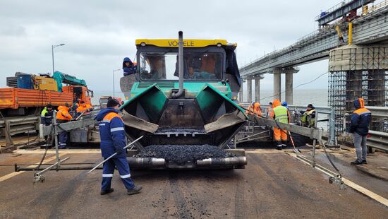 Закончено асфальтирование новых пролетов Крымского моста