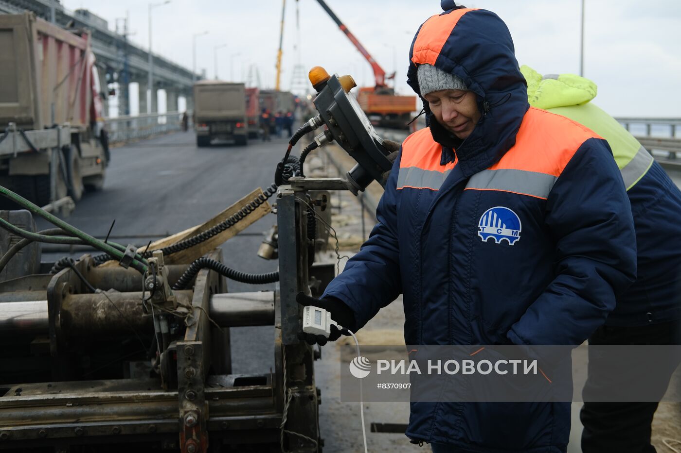 Закончено асфальтирование новых пролетов Крымского моста