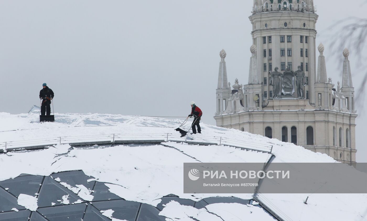 Снег в Москве