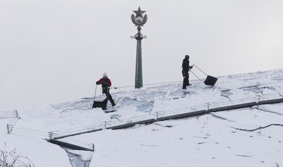 Снег в Москве