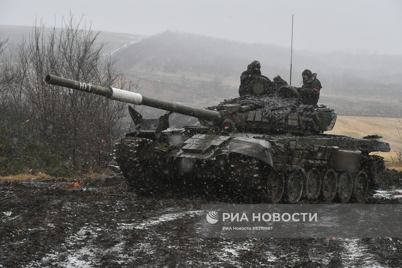 Работа танков Т-72Б в южном секторе СВО