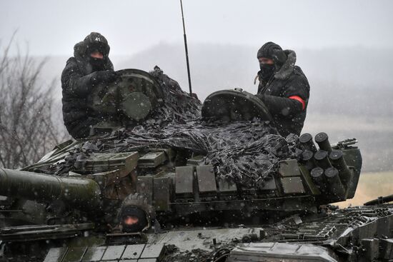 Работа танков Т-72Б в южном секторе СВО