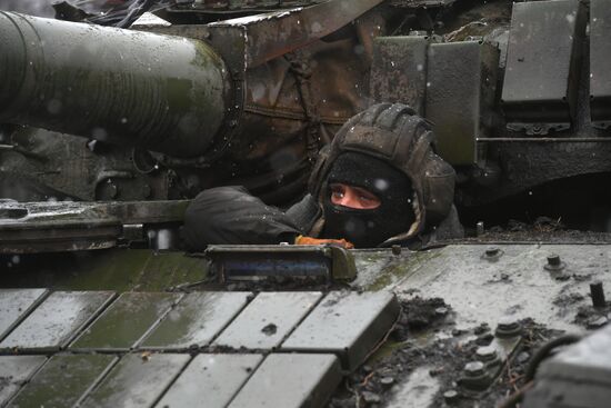 Работа танков Т-72Б в южном секторе СВО