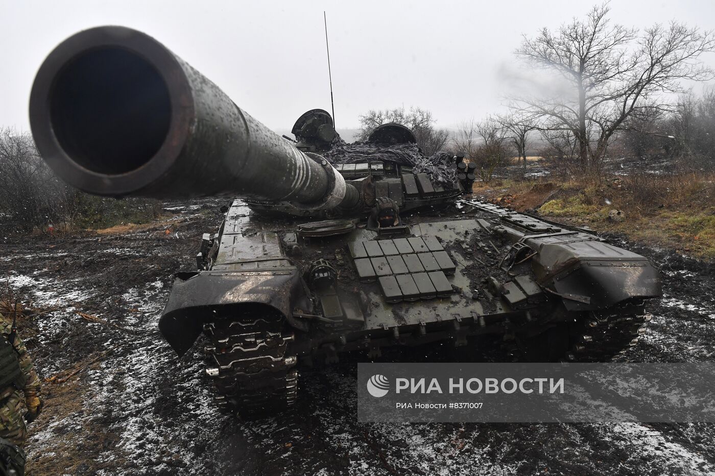 Работа танков Т-72Б в южном секторе СВО