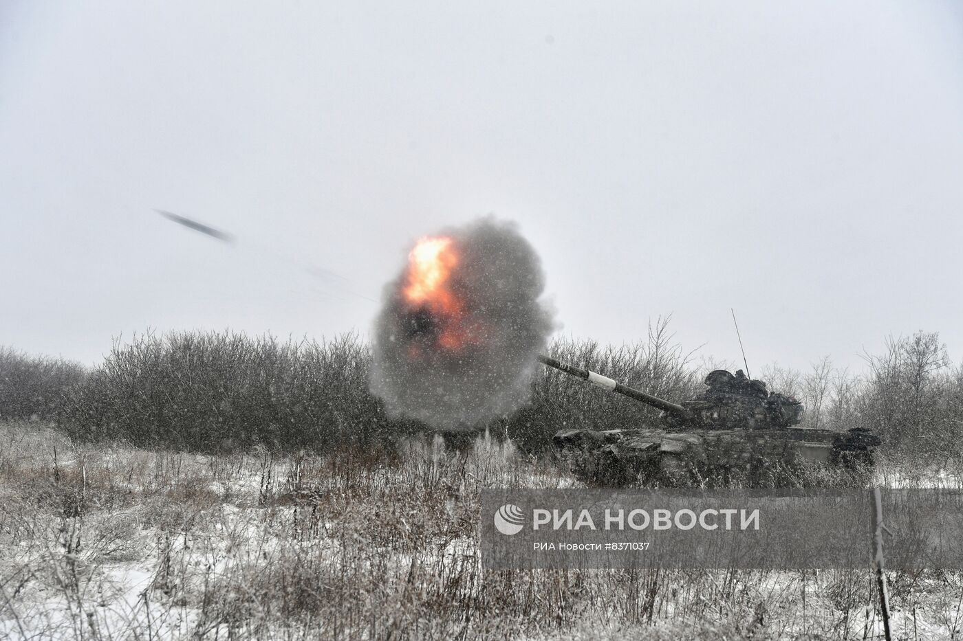 Работа танков Т-72Б в южном секторе СВО