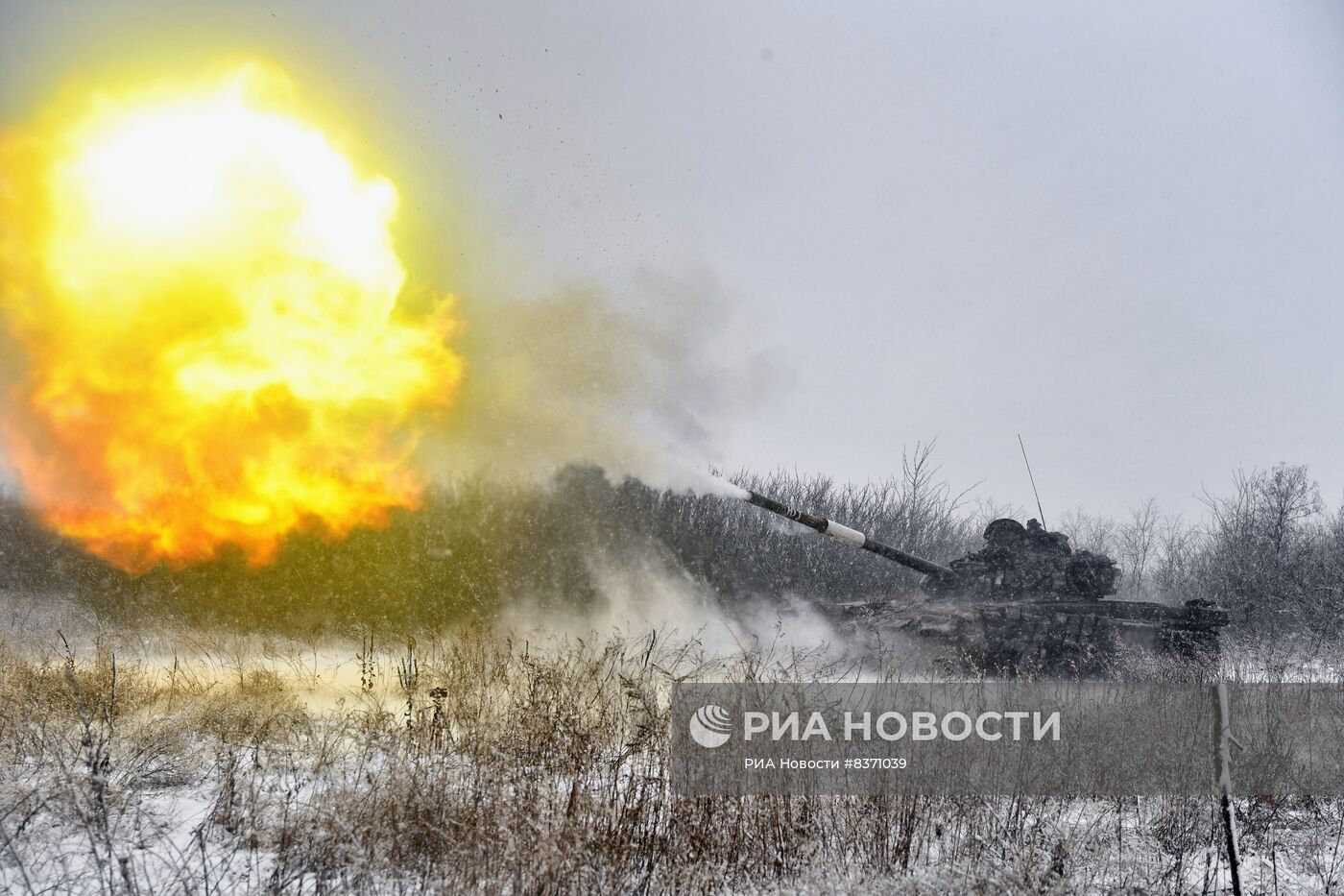 Работа танков Т-72Б в южном секторе СВО