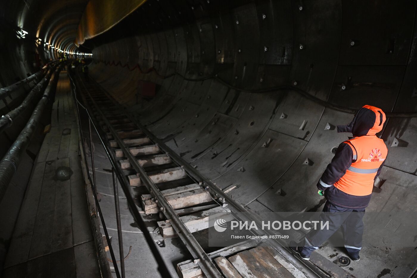 Мэр Москвы С. Собянин осмотрел ход строительства станции "ЗИЛ" и моста через затон Новинки