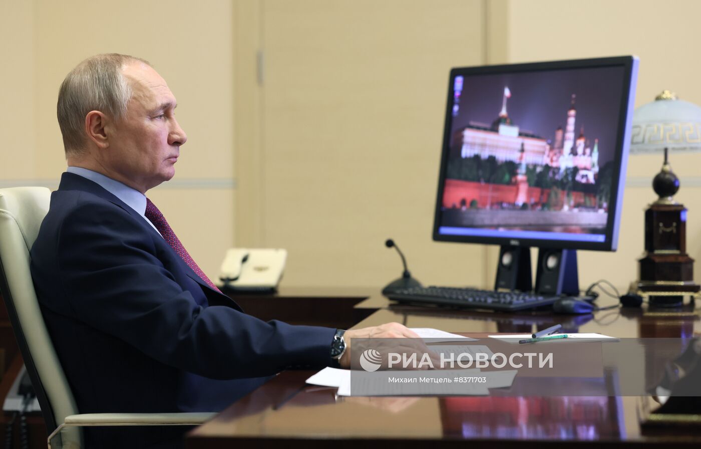 Президент РФ В. Путин провел очередное совещание с членами правительства РФ