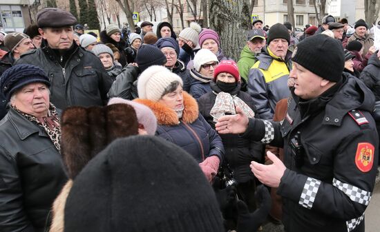 Акция протеста оппозиции у молдавского парламента