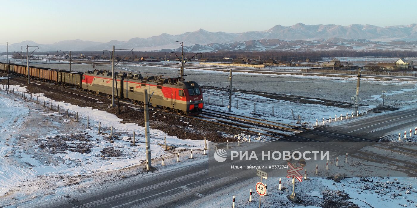 Поезда на Транссибирской железнодорожной магистрали в Хакасии
