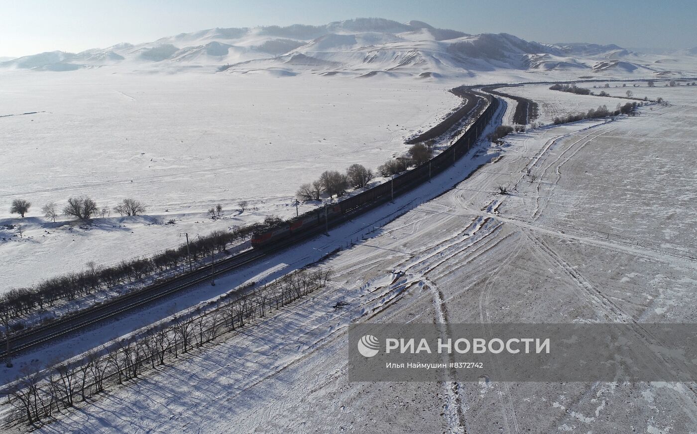 Поезда на Транссибирской железнодорожной магистрали в Хакасии
