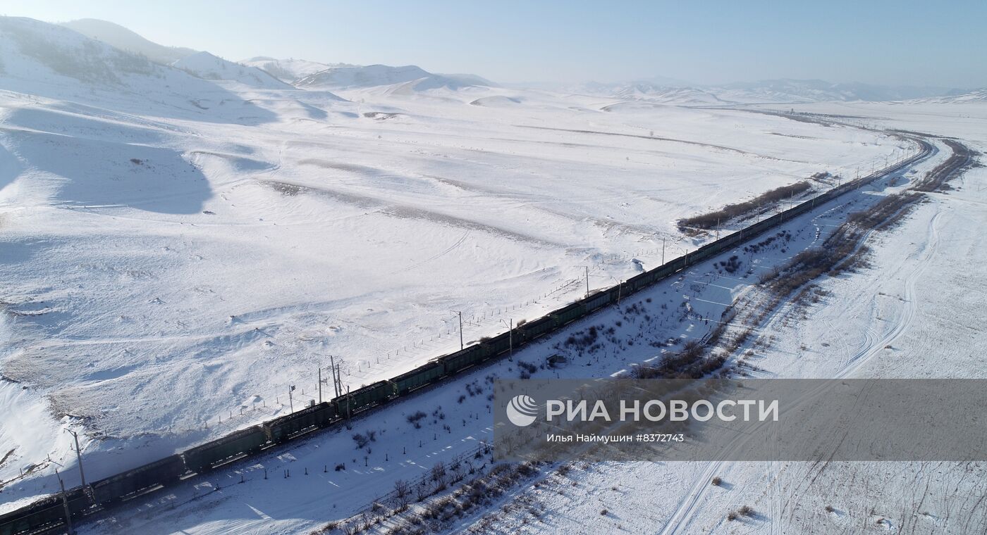 Поезда на Транссибирской железнодорожной магистрали в Хакасии