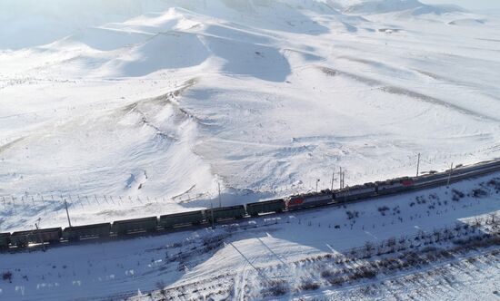 Поезда на Транссибирской железнодорожной магистрали в Хакасии