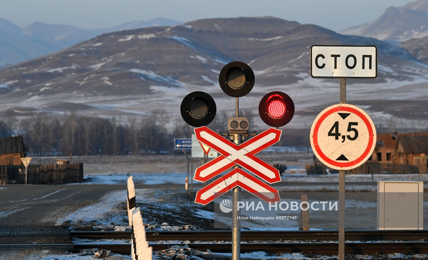 Поезда на Транссибирской железнодорожной магистрали в Хакасии