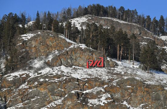 Поезда на Транссибирской железнодорожной магистрали в Хакасии