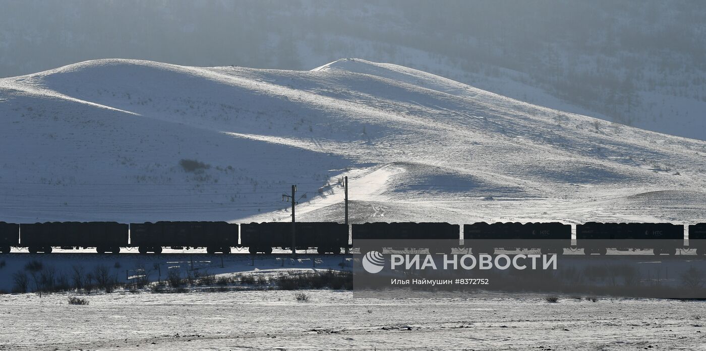 Поезда на Транссибирской железнодорожной магистрали в Хакасии