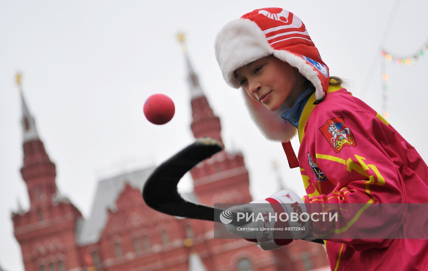 Турнир по русскому хоккею на Красной площади 