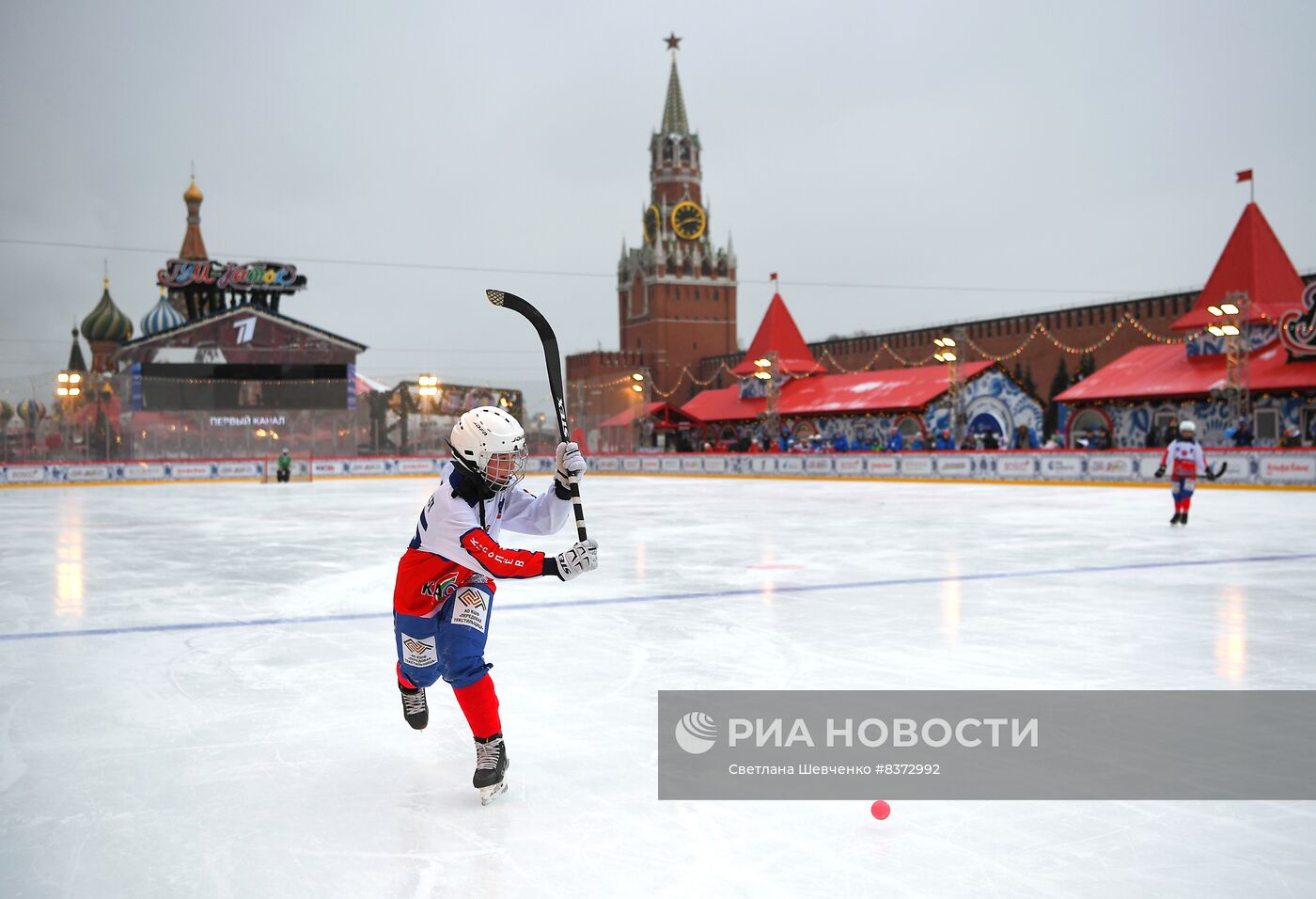 Турнир по русскому хоккею на Красной площади 